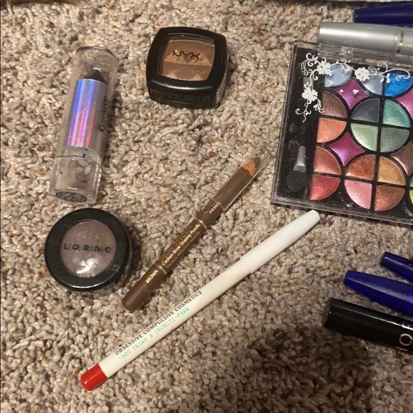 Makeup Bundle - Picture 5 of 7